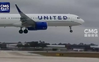 美国一客机降落发生弹跳后起落架轮胎脱落，联邦航空局介入调查