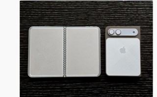 苹果首款折叠屏手机iPhone Fold模型曝光，阔比例+内外双屏