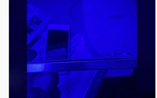 用户发现苹果iPhone手机电池会在飞行途中鼓包，落地后恢复正常