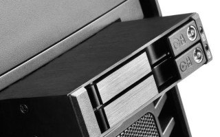 银昕推出3.5英寸硬盘抽取盒FS202，提供2个2.5英寸盘位