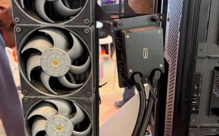 超频三展示480规格服务器水冷与曲面屏一体式水冷