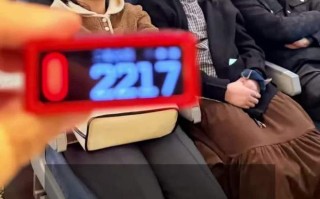 12306回应高铁车厢二氧化碳浓度超标：感到不适可自行吸氧