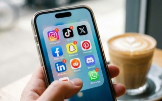 法国总统马克龙承诺：加速立法禁止15岁以下未成年人使用社交媒体