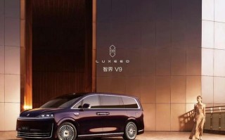 鸿蒙智行首款MPV智界V9侧向迎宾光毯曝光，赵长江称还有惊喜