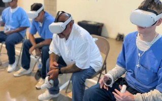 美国囚犯借助VR头显模拟求职面试，并体验“环球旅行”